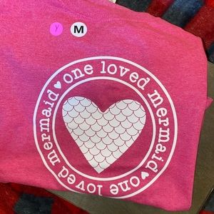 NWOT YOUTH GRAPHIC TEE